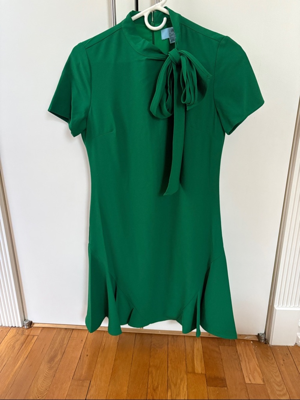 CeCe Emerald Green Tie-Neck Short Sleeve Midi Dress